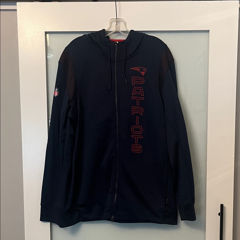 New England Patriots On Field Navy Fleece Lined Hooded Zip Up Jacket, Size XL
